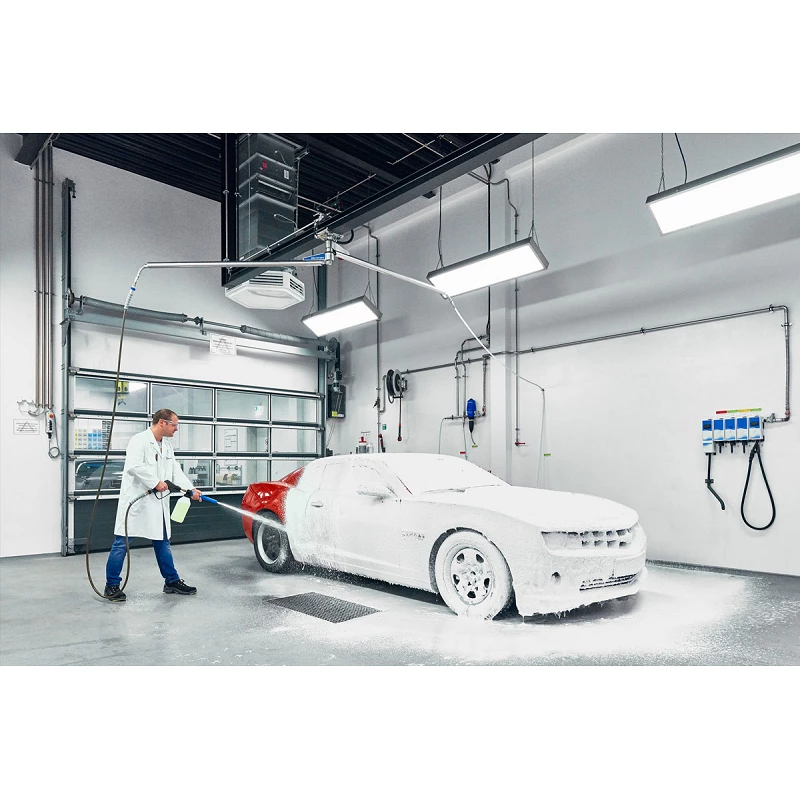 Mousse de prélavage voiture Koch Chemie Gentle Snow Foam - Mousse onctueuse pH neutre - 1 L - en situation