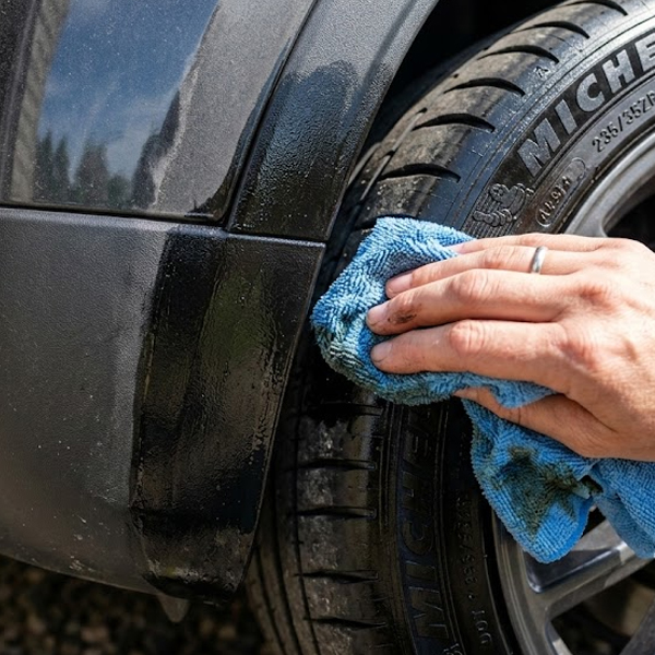 Huile pour faire briller les plastiques de voiture ?